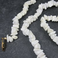 Vintage Howlite Nugget Bead Necklace 30 Inches