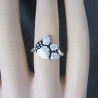 Vintage Sterling Black Hills Silver Leaf Ring Size 6
