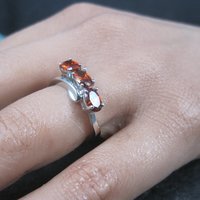 Vintage 10K White Gold Garnet Ring Size 6