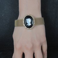 Vintage Glass Cameo Bracelet 7.5 Inches