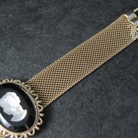 Vintage Glass Cameo Bracelet 7.5 Inches