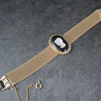 Vintage Glass Cameo Bracelet 7.5 Inches