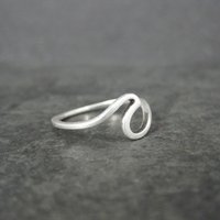 Dainty Sterling Wave Ring Size 6