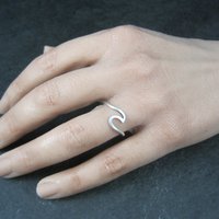 Dainty Sterling Wave Ring Size 6