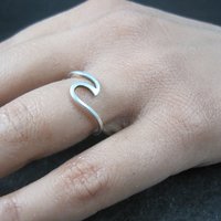 Dainty Sterling Wave Ring Size 6
