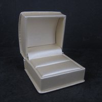 Iridescent Pearl Engagement Ring Box