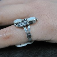 Vintage Southwestern Mother of Pearl Feather Ring
