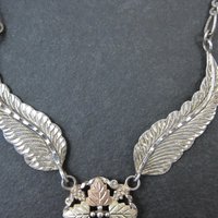 Vintage Black Hills Gold & Silver Feather Necklace Mt Rushmore