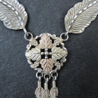 Vintage Black Hills Gold & Silver Feather Necklace Mt Rushmore