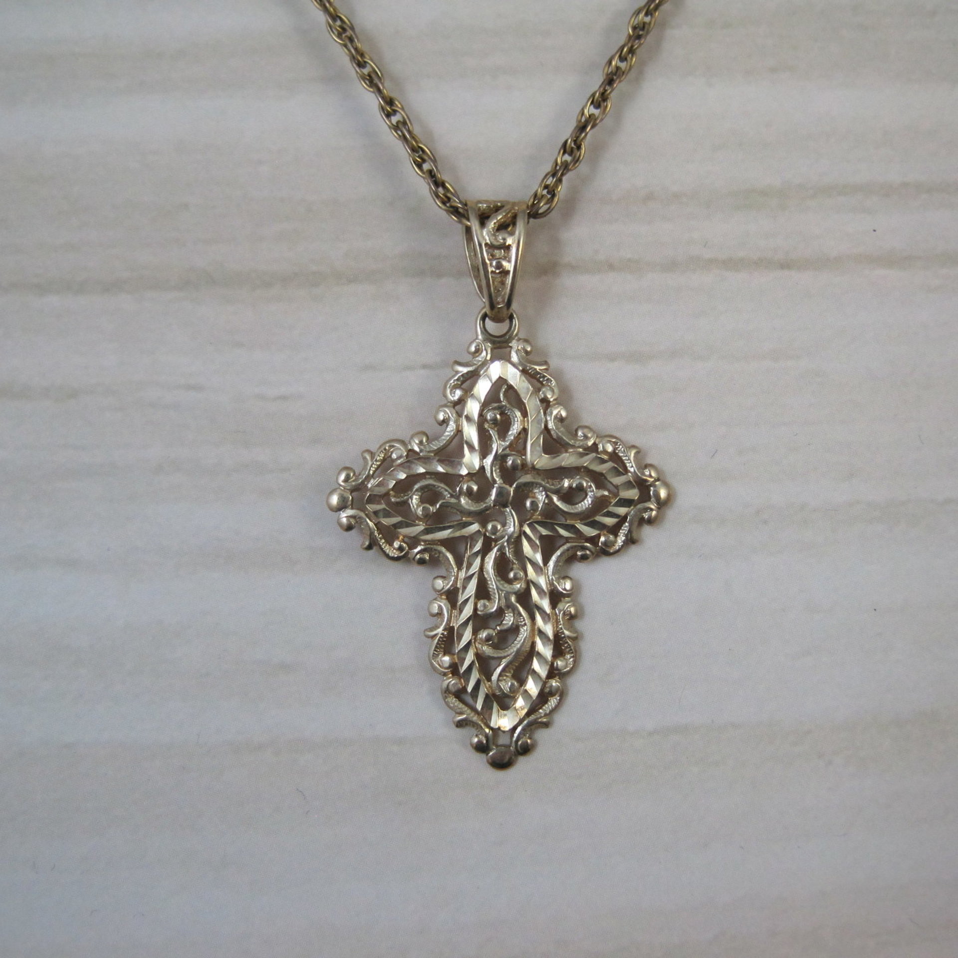 Vintage 10K Diamond Cut Filigree Cross Pendant