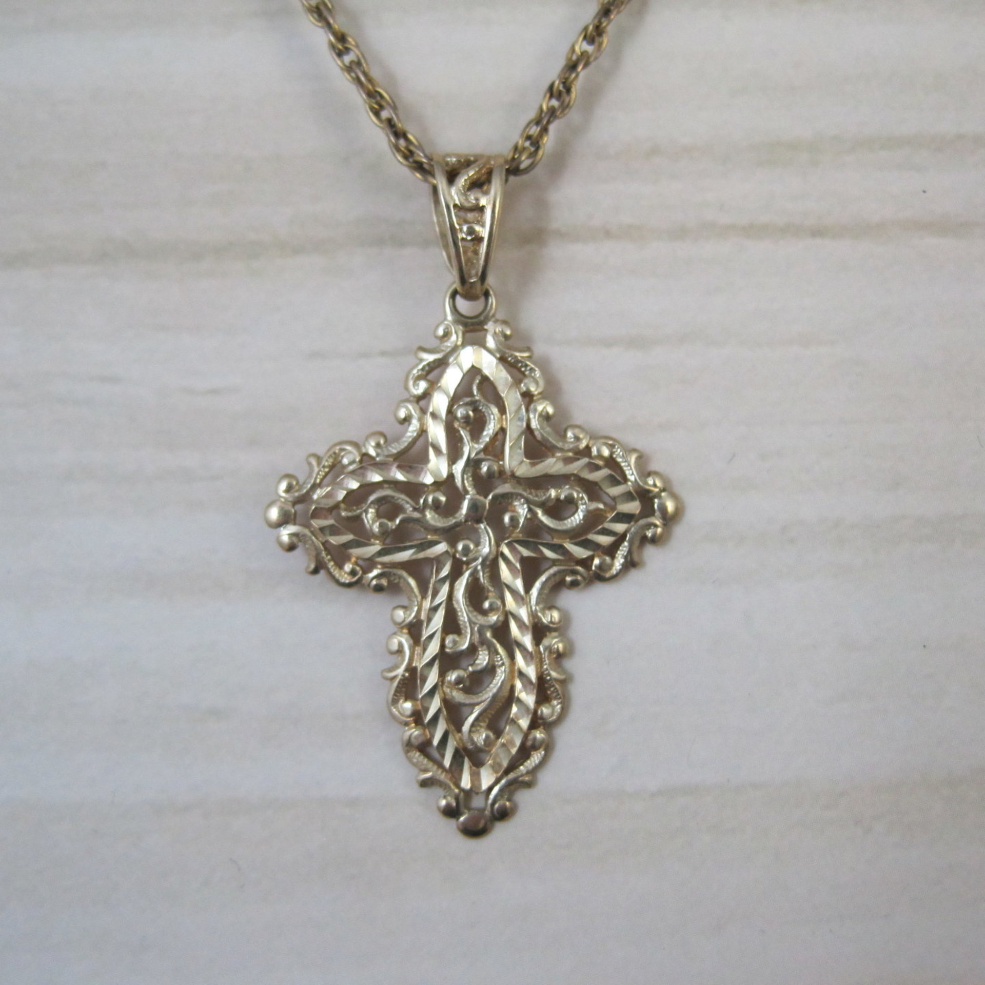 Vintage 10K Diamond Cut Filigree Cross Pendant