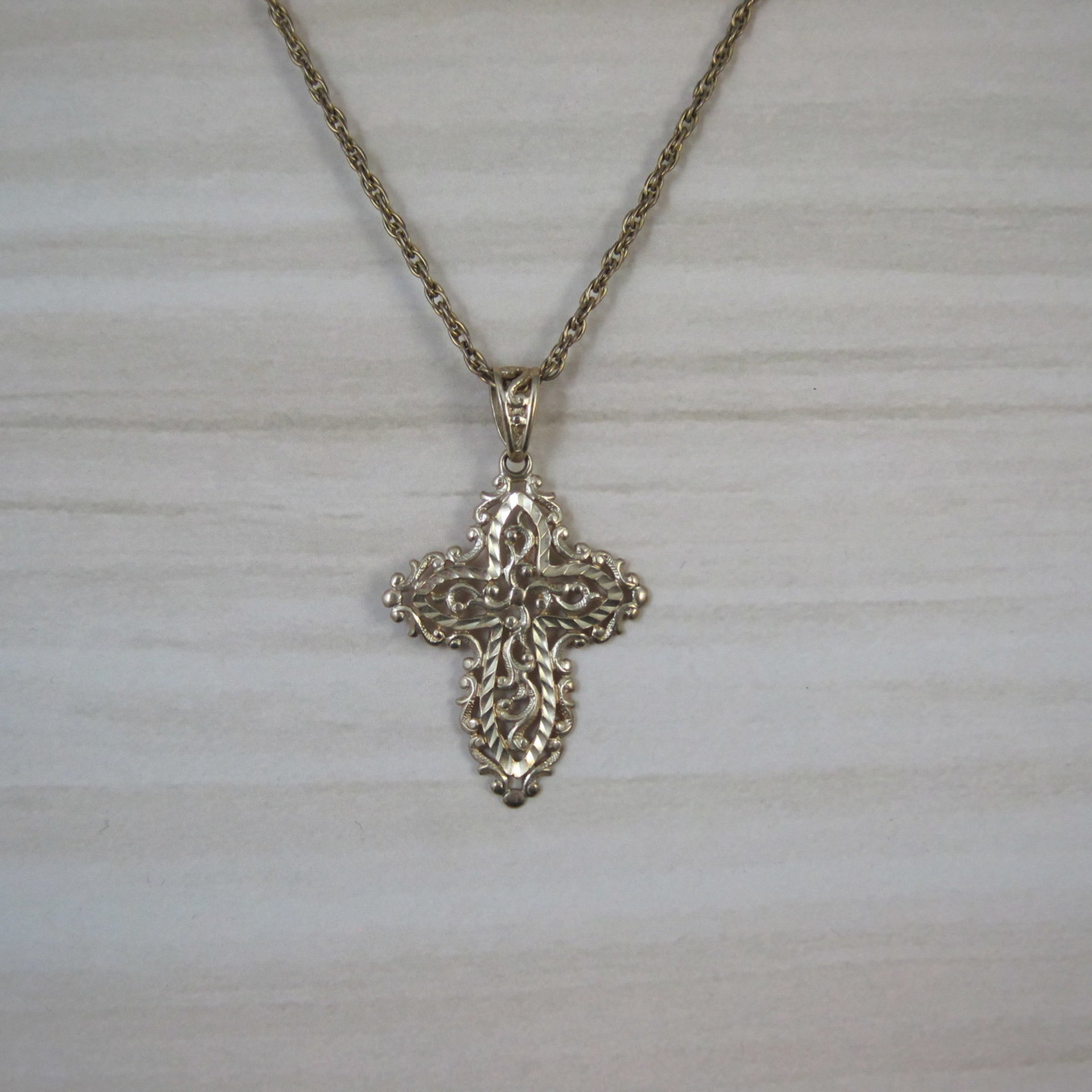 Vintage 10K Diamond Cut Filigree Cross Pendant