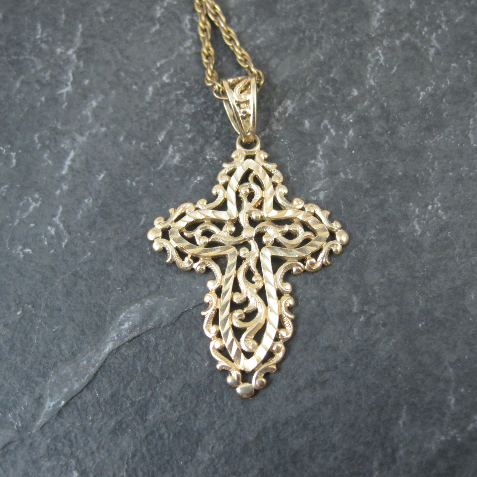 Vintage 10K Diamond Cut Filigree Cross Pendant