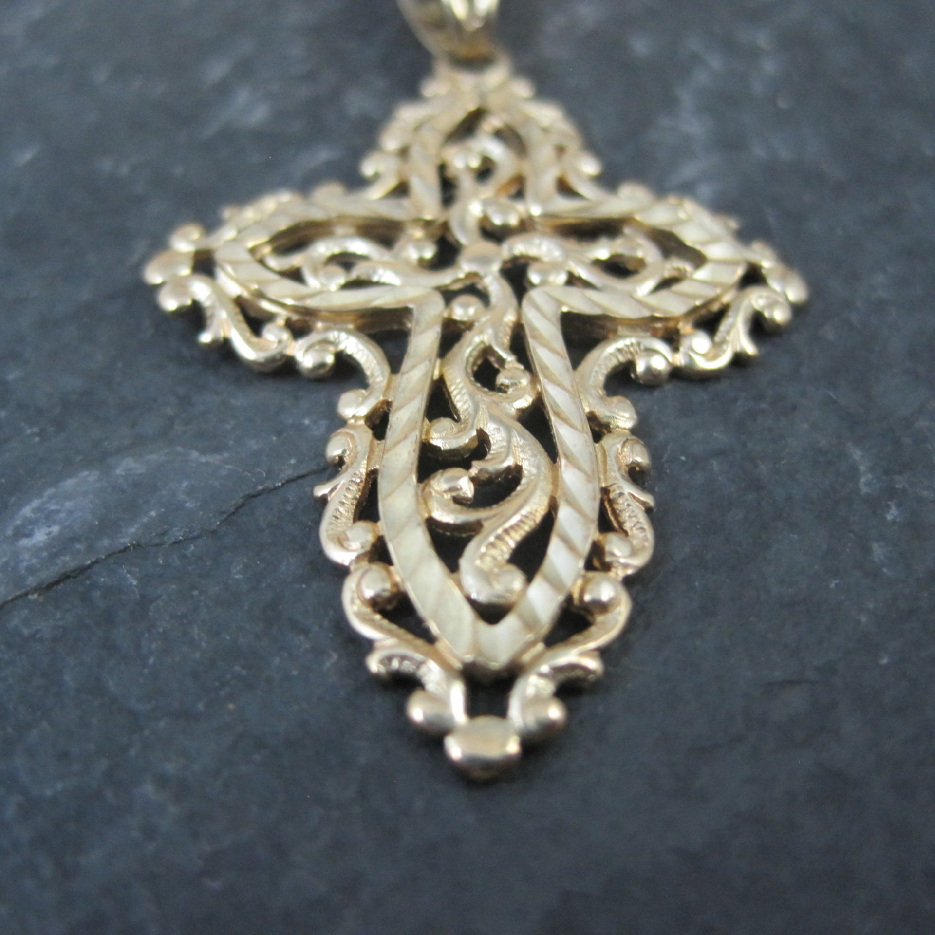 Vintage 10K Diamond Cut Filigree Cross Pendant