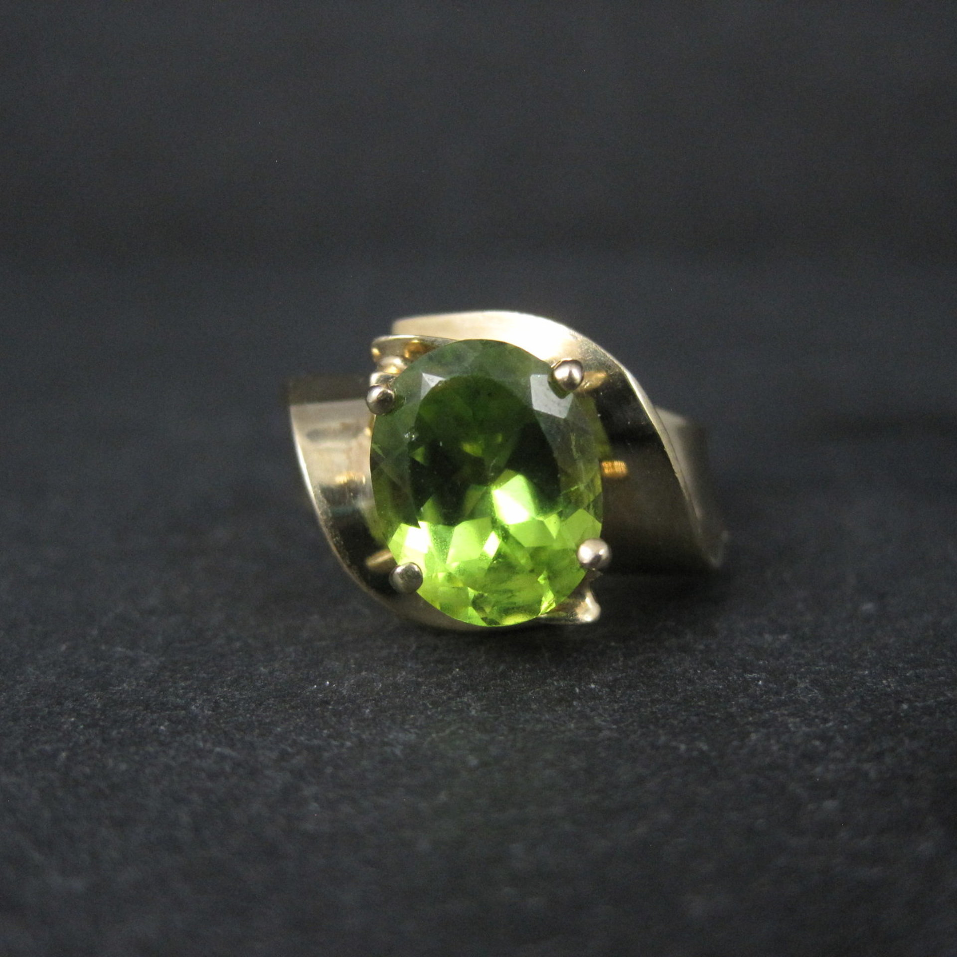 Vintage 10K Yellow Gold Peridot Ring Size 7