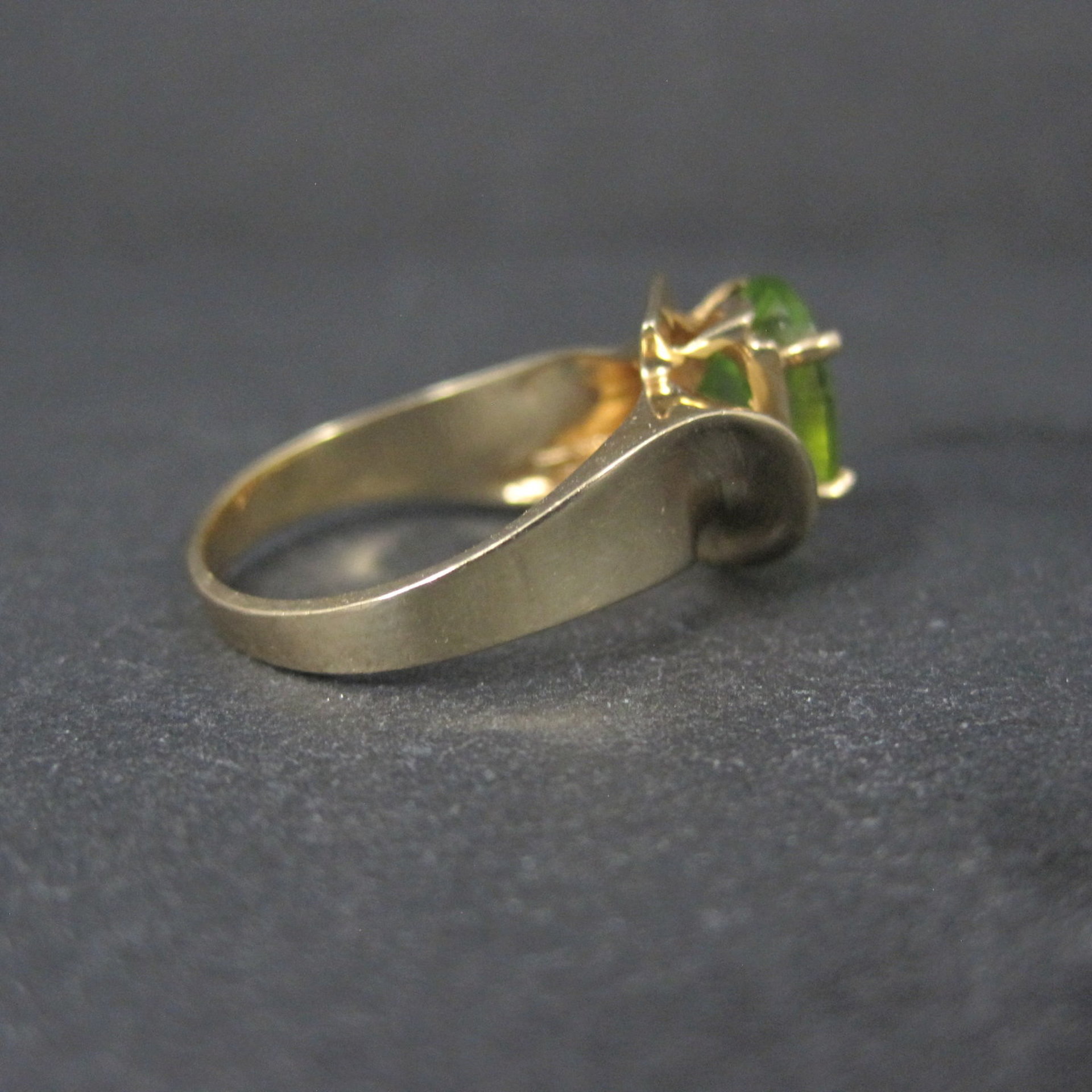 Vintage 10K Yellow Gold Peridot Ring Size 7