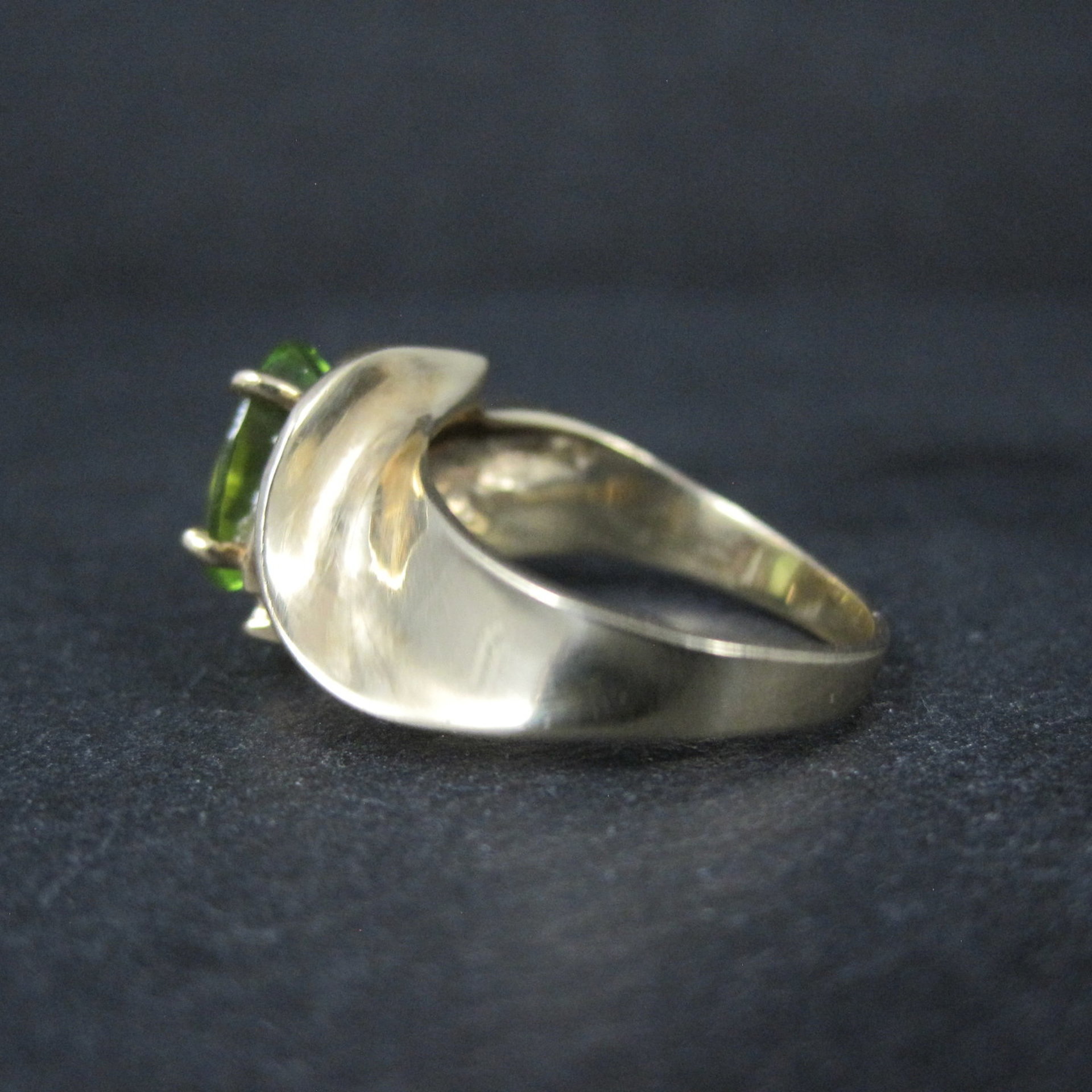 Vintage 10K Yellow Gold Peridot Ring Size 7