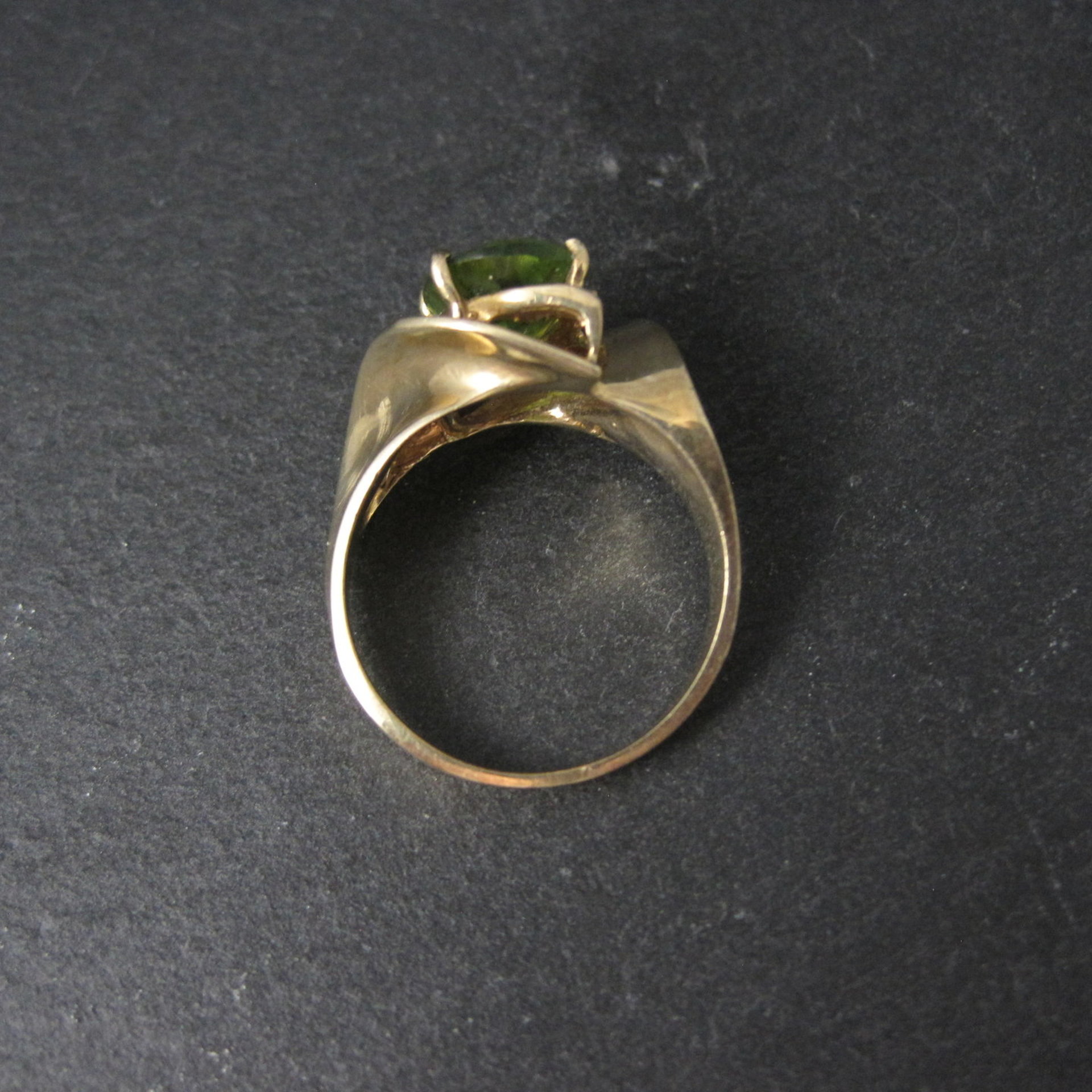Vintage 10K Yellow Gold Peridot Ring Size 7