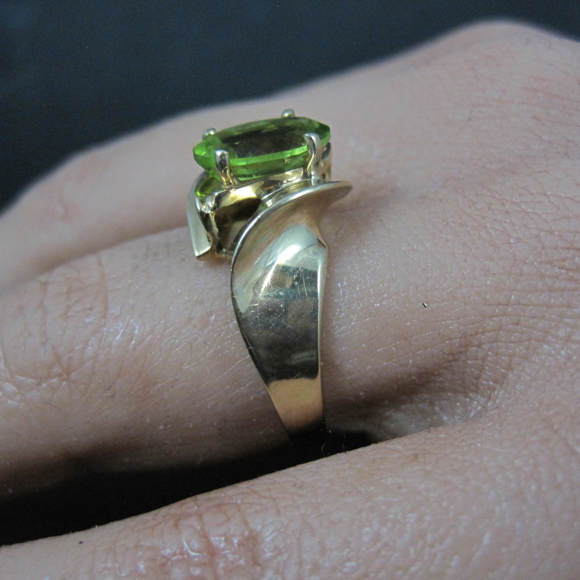 Vintage 10K Yellow Gold Peridot Ring Size 7