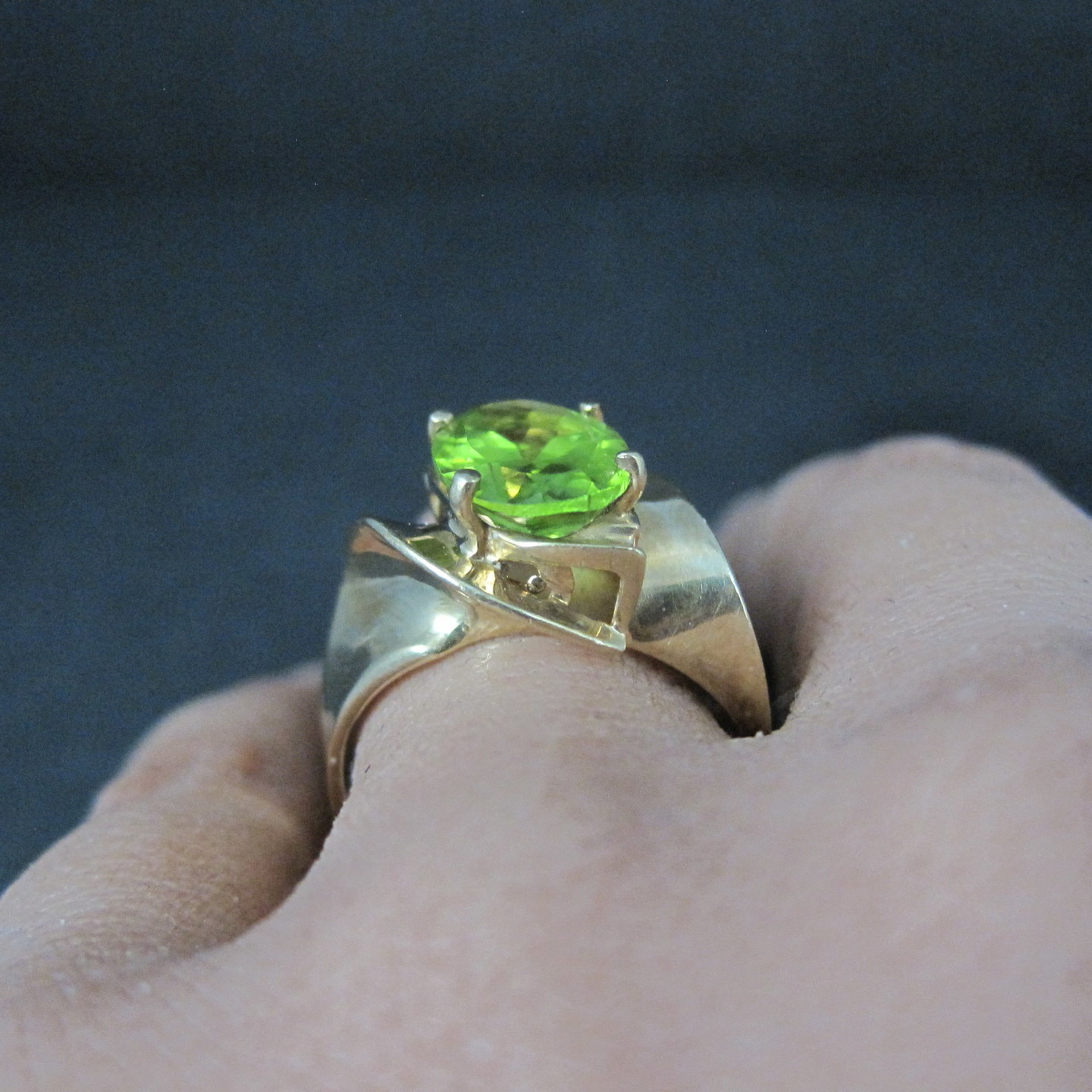 Vintage 10K Yellow Gold Peridot Ring Size 7