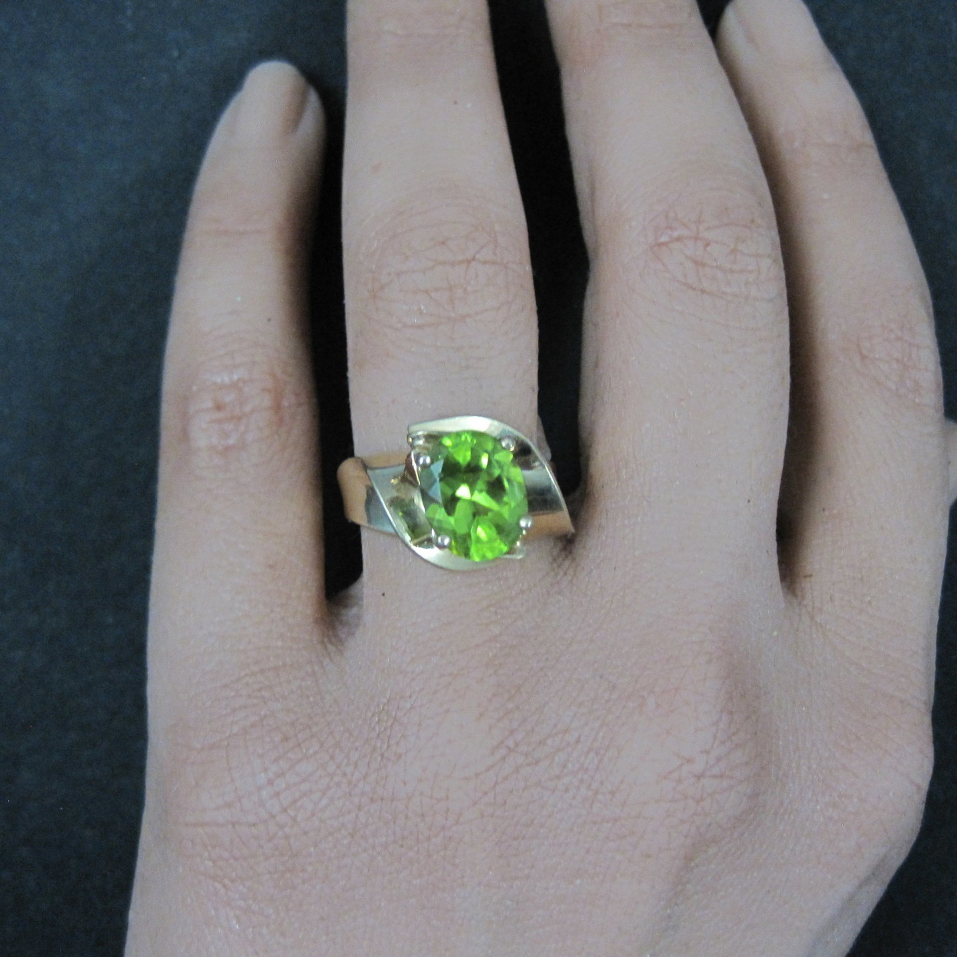 Vintage 10K Yellow Gold Peridot Ring Size 7