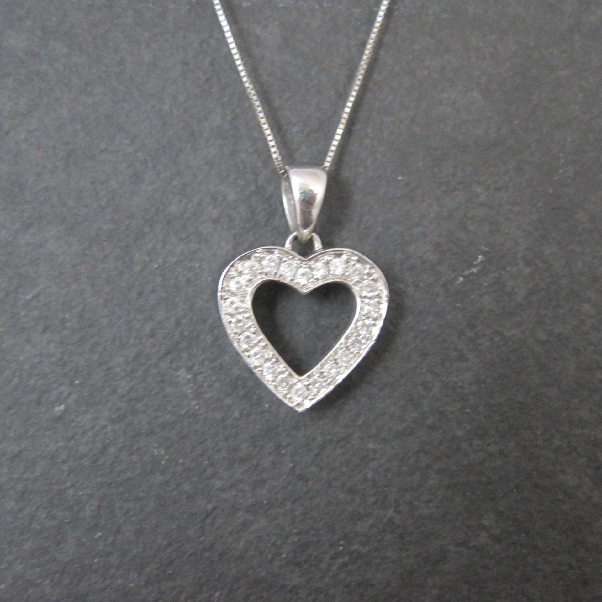 Estate 14K White Gold .25 Carat Diamond Heart Pendant Necklace