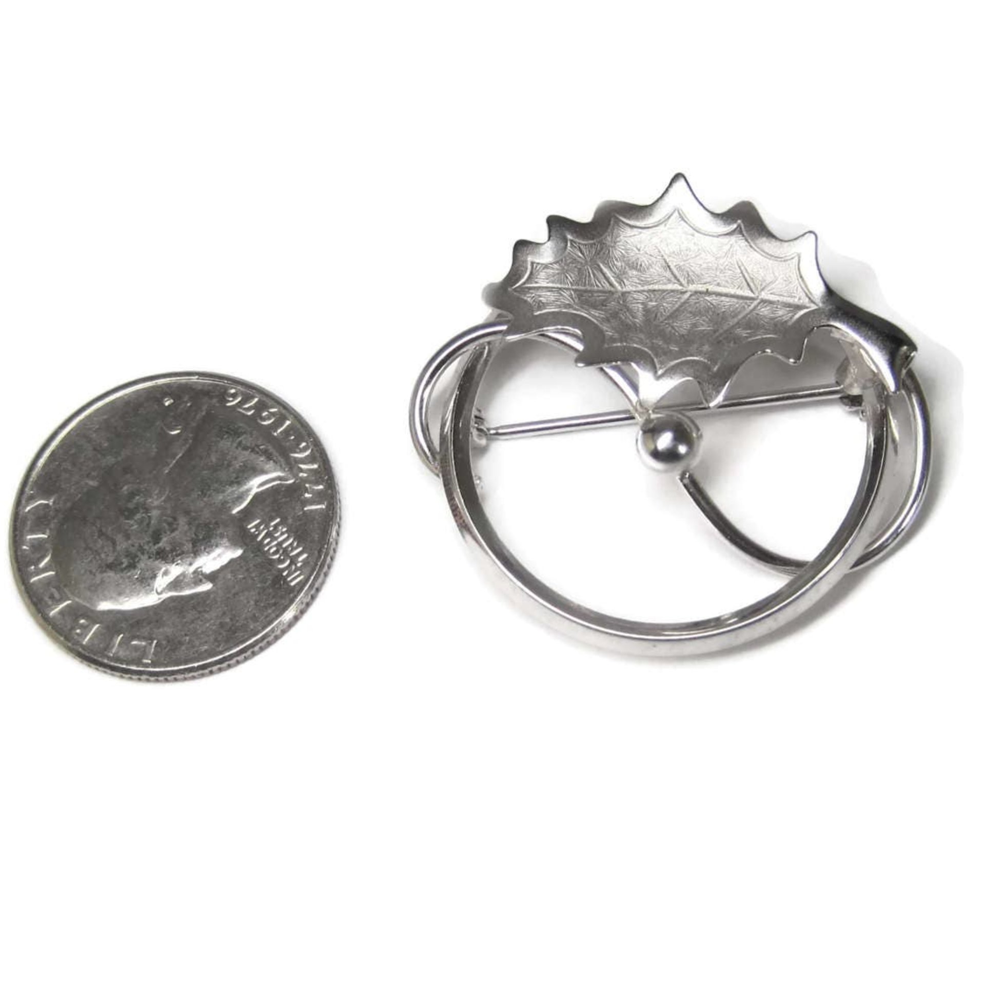 Vintage Reis Sterling Leaf Circle Brooch