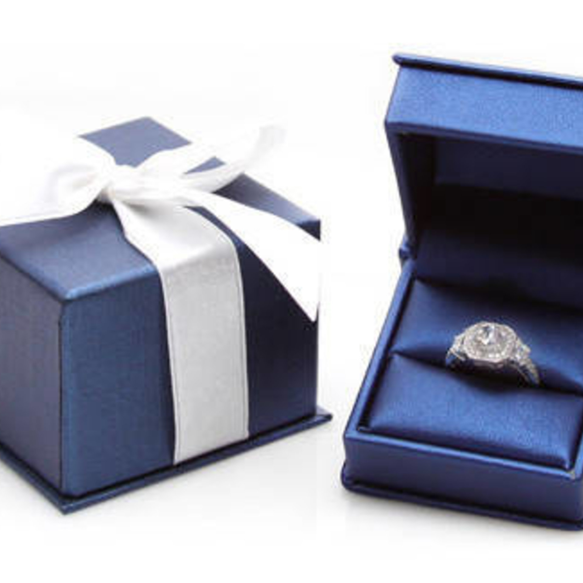 Iridescent Pearl Engagement Ring Box