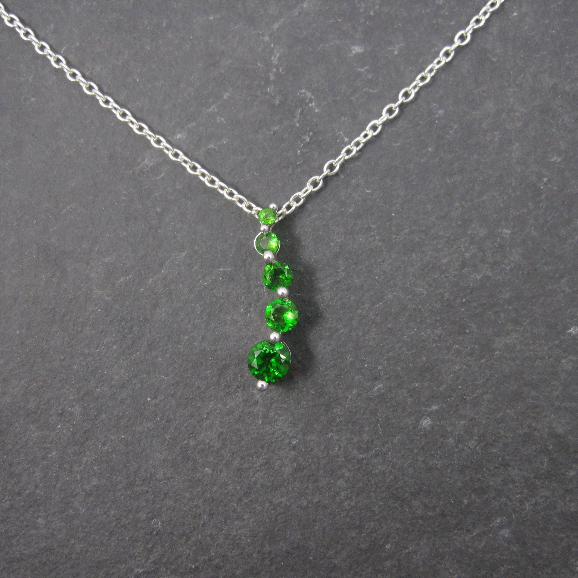 90s Vintage 10K Chrome Diopside Journey Pendant Necklace