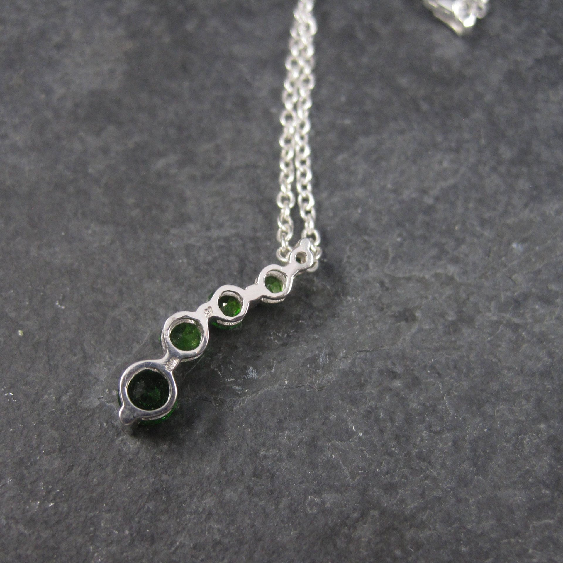 90s Vintage 10K Chrome Diopside Journey Pendant Necklace