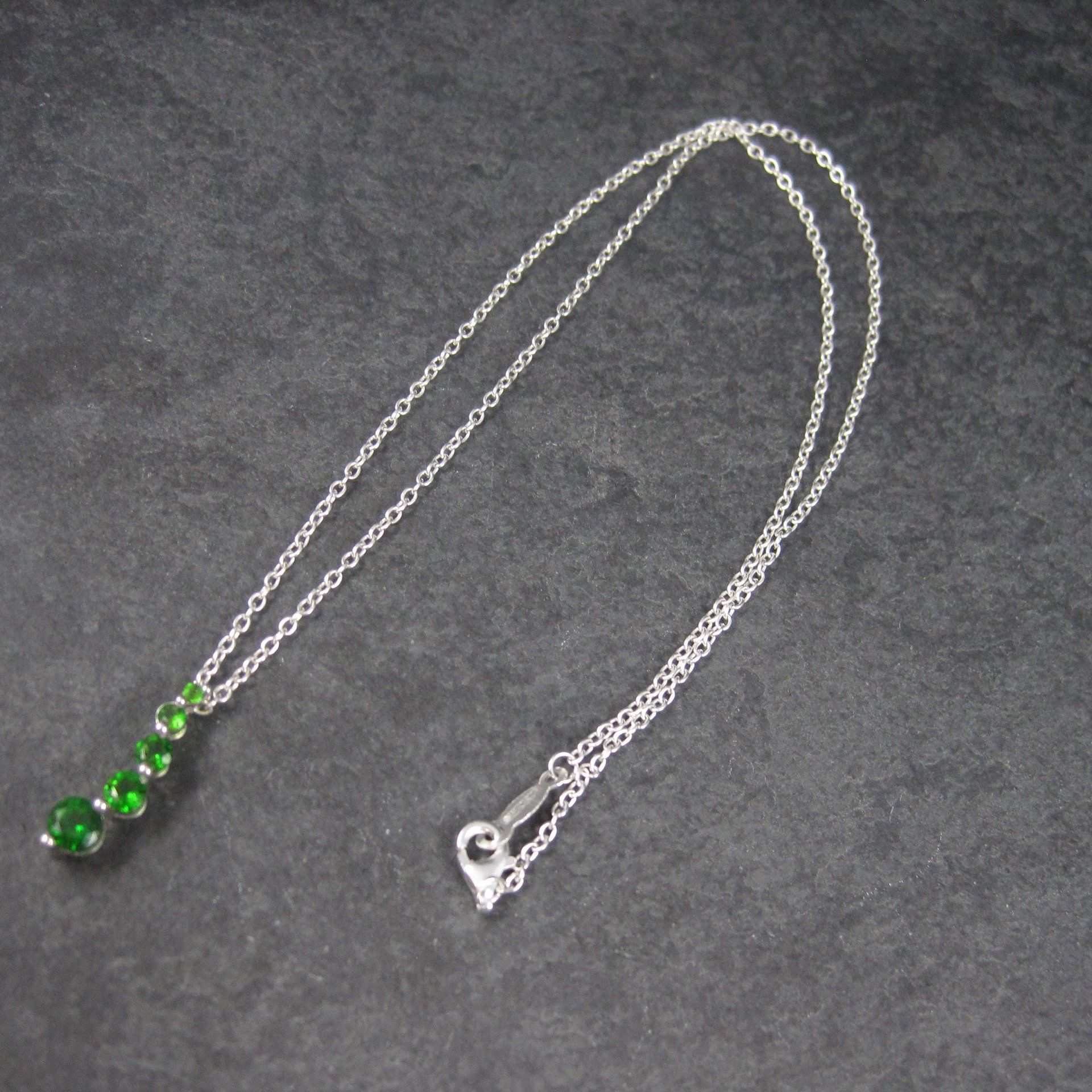 90s Vintage 10K Chrome Diopside Journey Pendant Necklace