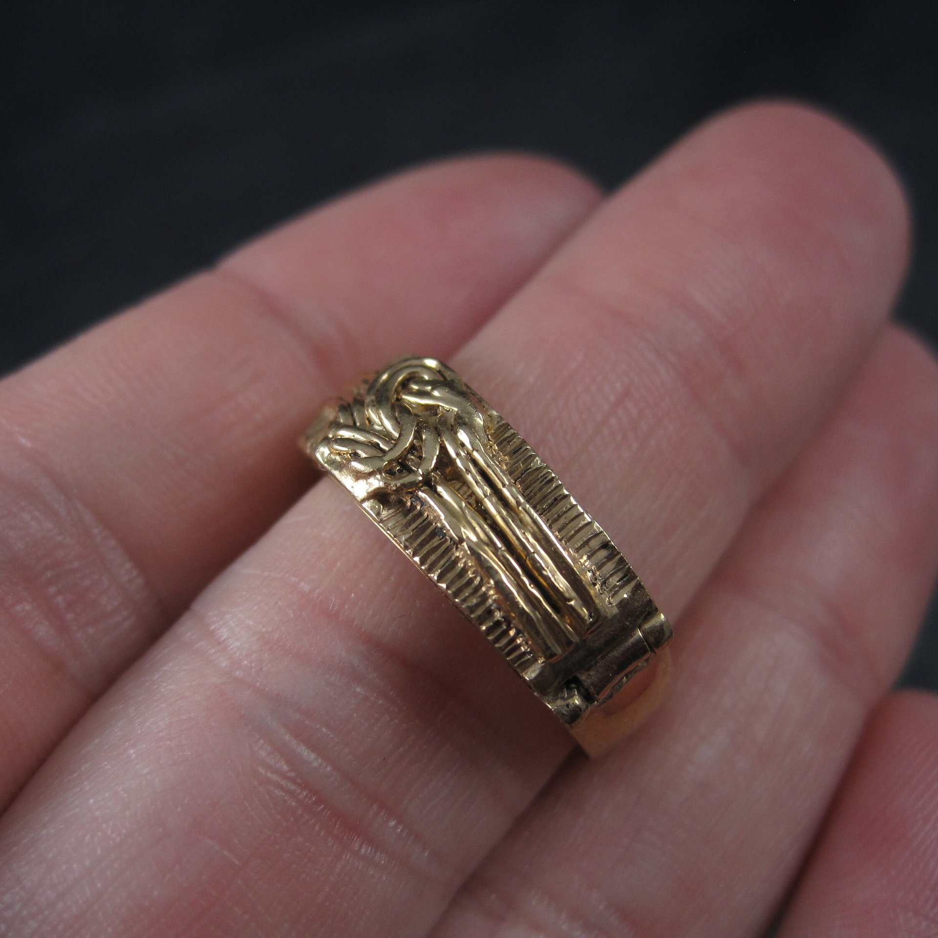 Antique 14K Love Knot Band Ring Size 7 New Old Stock