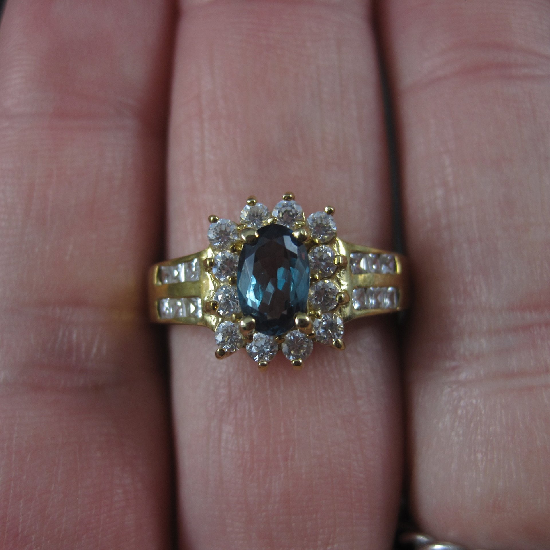 Vintage 10K .50 Carat Oval Diopside Ring Size 8