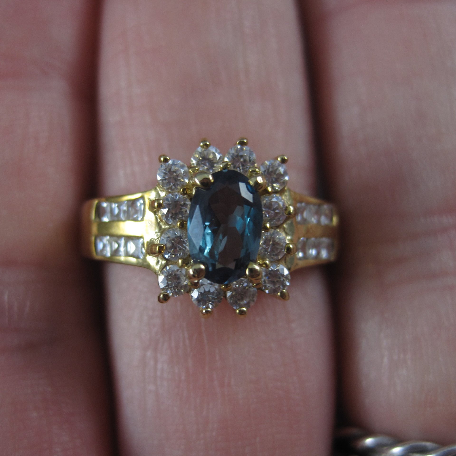 Vintage 10K .50 Carat Oval Diopside Ring Size 8