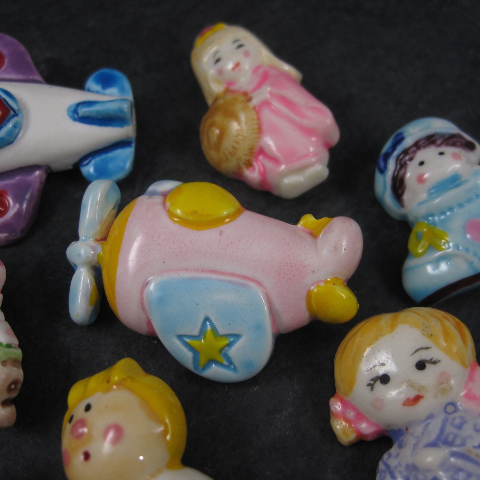 Destash Vintage Resin Kitsch Pins People Elephant Kitten Airplane