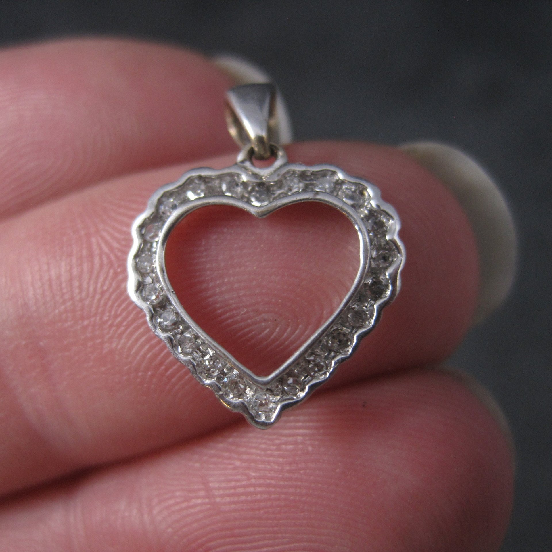 Vintage 10K White Gold .15 Ctw Genuine Diamond Heart Pendant