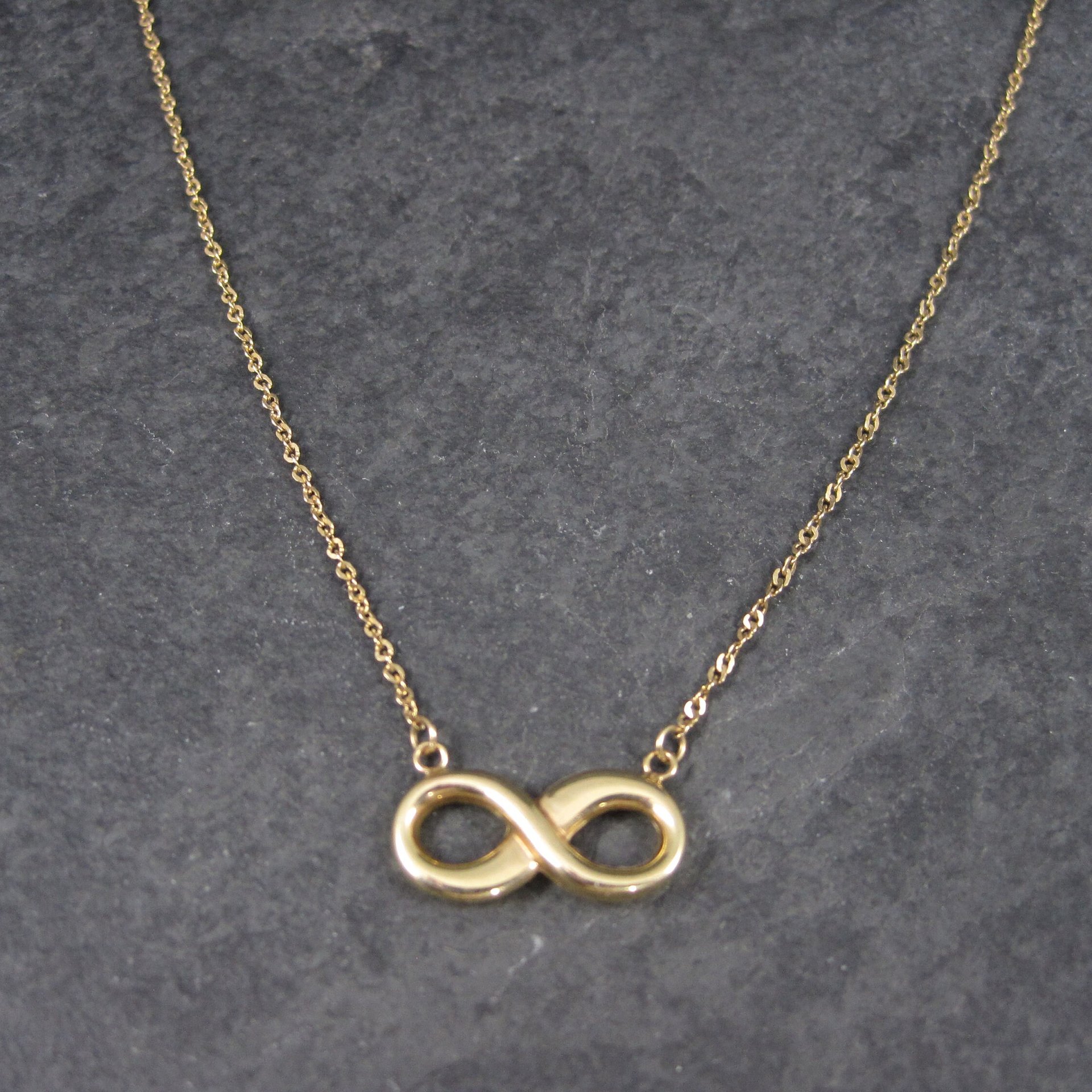 Estate 10K Infinity Necklace 16 Inches