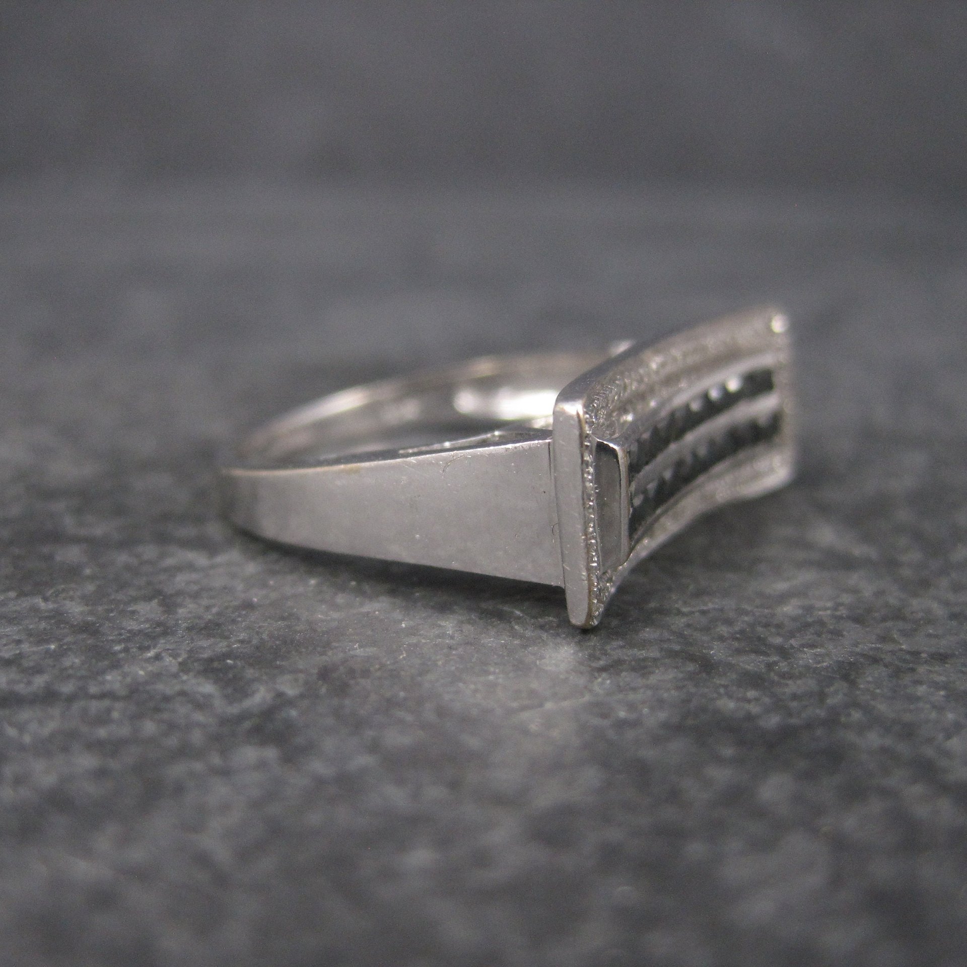 Estate 10K Black and White Diamond Ring .64 Ctw Size 8.5