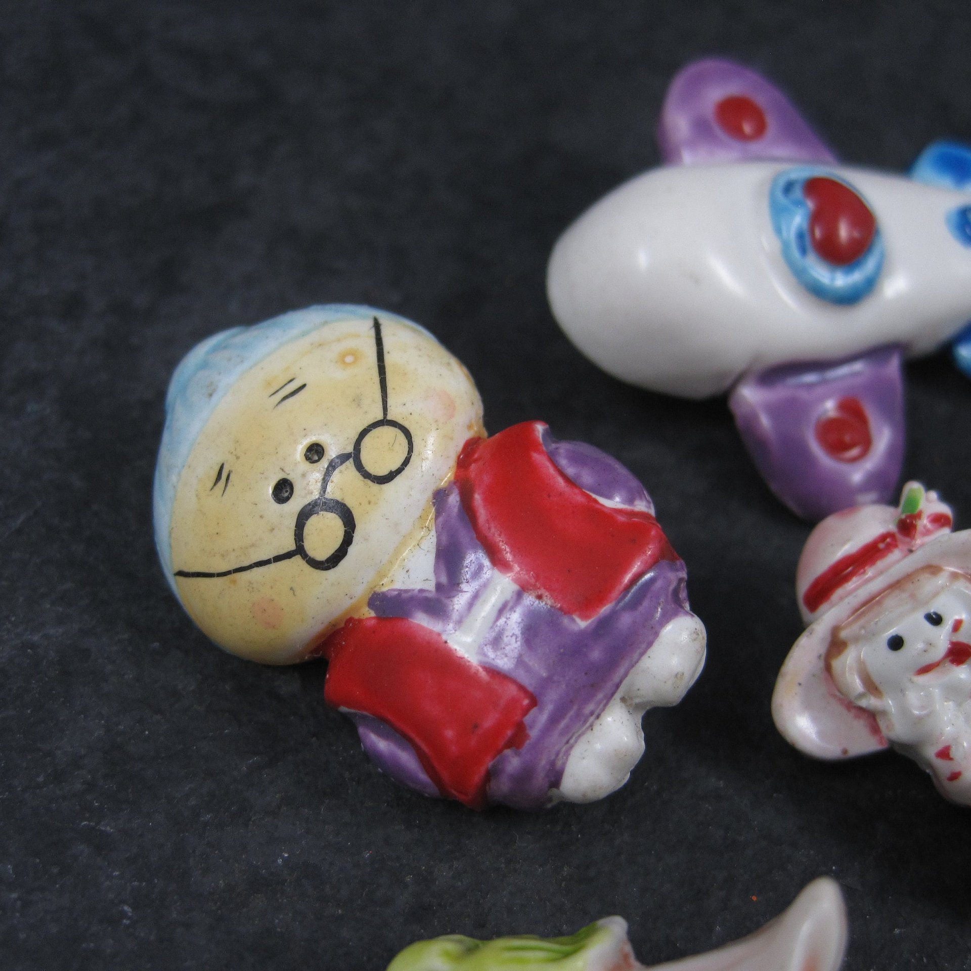 Destash Vintage Resin Kitsch Pins People Elephant Kitten Airplane