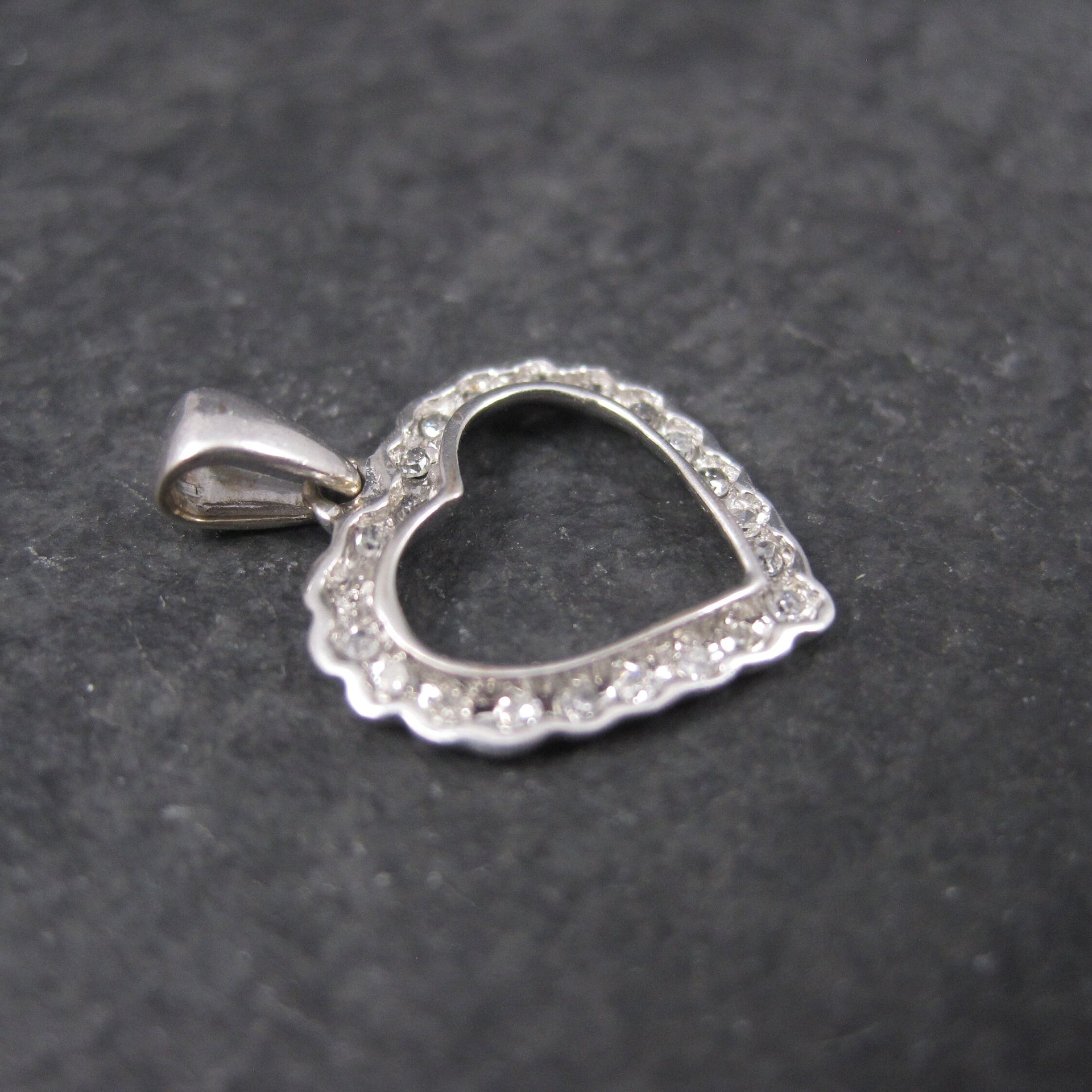 Vintage 10K White Gold .15 Ctw Genuine Diamond Heart Pendant