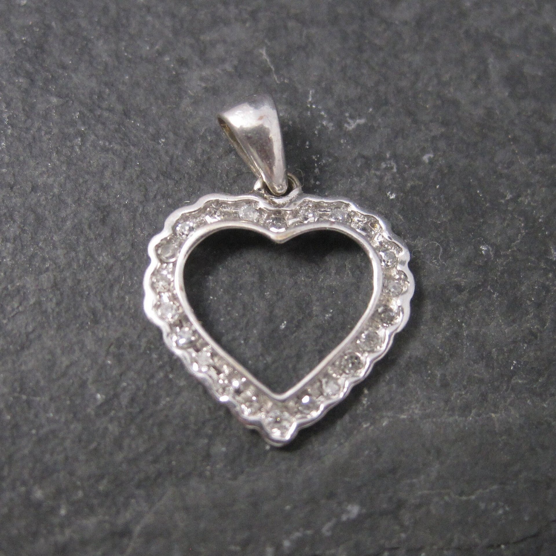 Vintage 10K White Gold .15 Ctw Genuine Diamond Heart Pendant