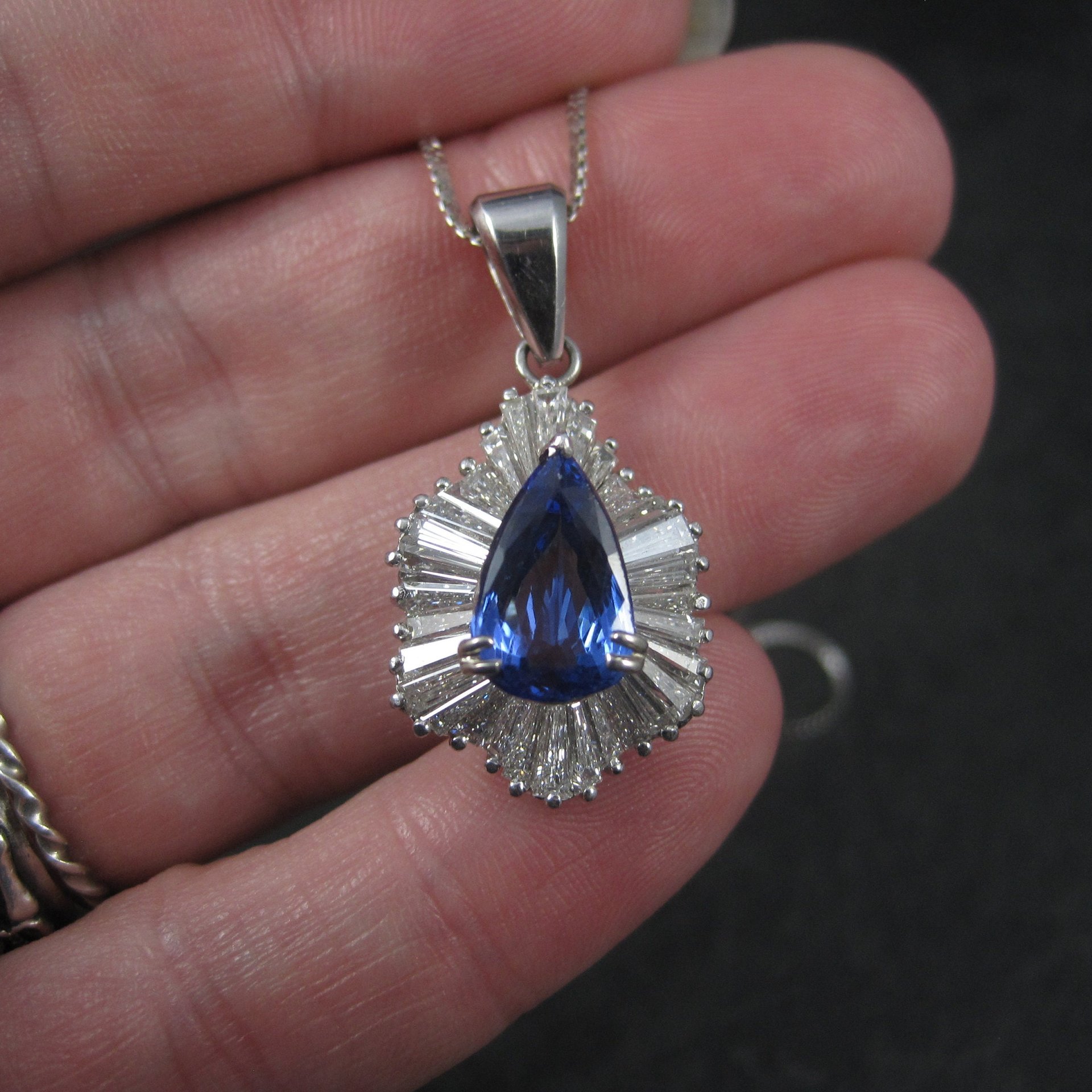 Estate 14K Tanzanite and Diamond Pendant Necklace 5.5 Carats