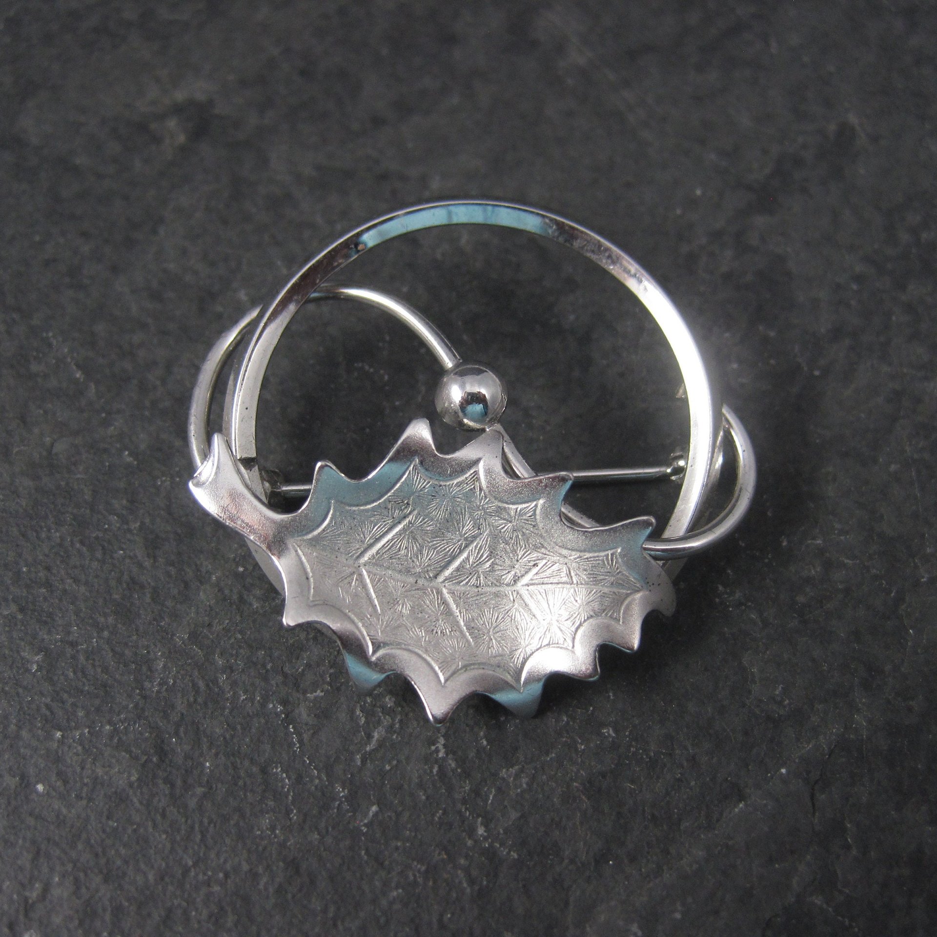 Vintage Reis Sterling Leaf Circle Brooch