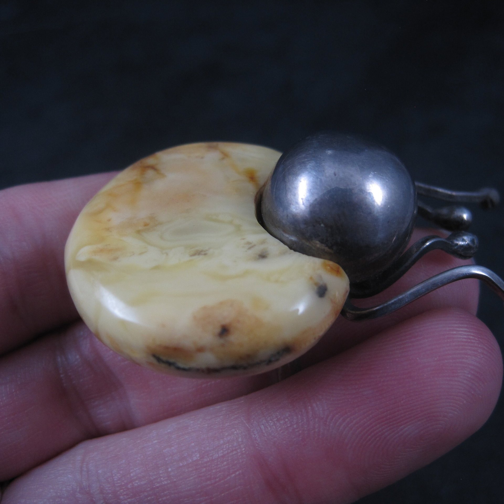 Vintage Artisan Sterling Baltic Egg Yolk Amber Beetle Bug Ring