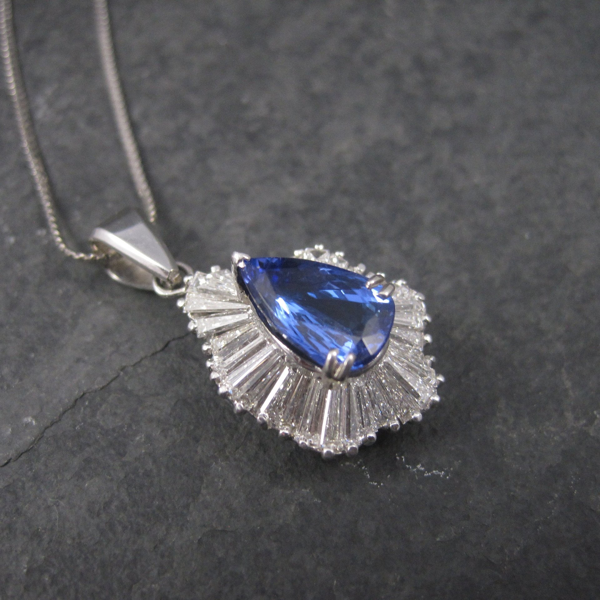 Estate 14K Tanzanite and Diamond Pendant Necklace 5.5 Carats