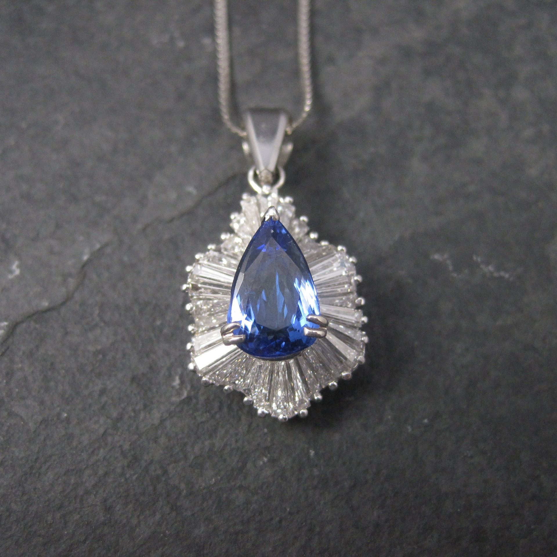 Estate 14K Tanzanite and Diamond Pendant Necklace 5.5 Carats