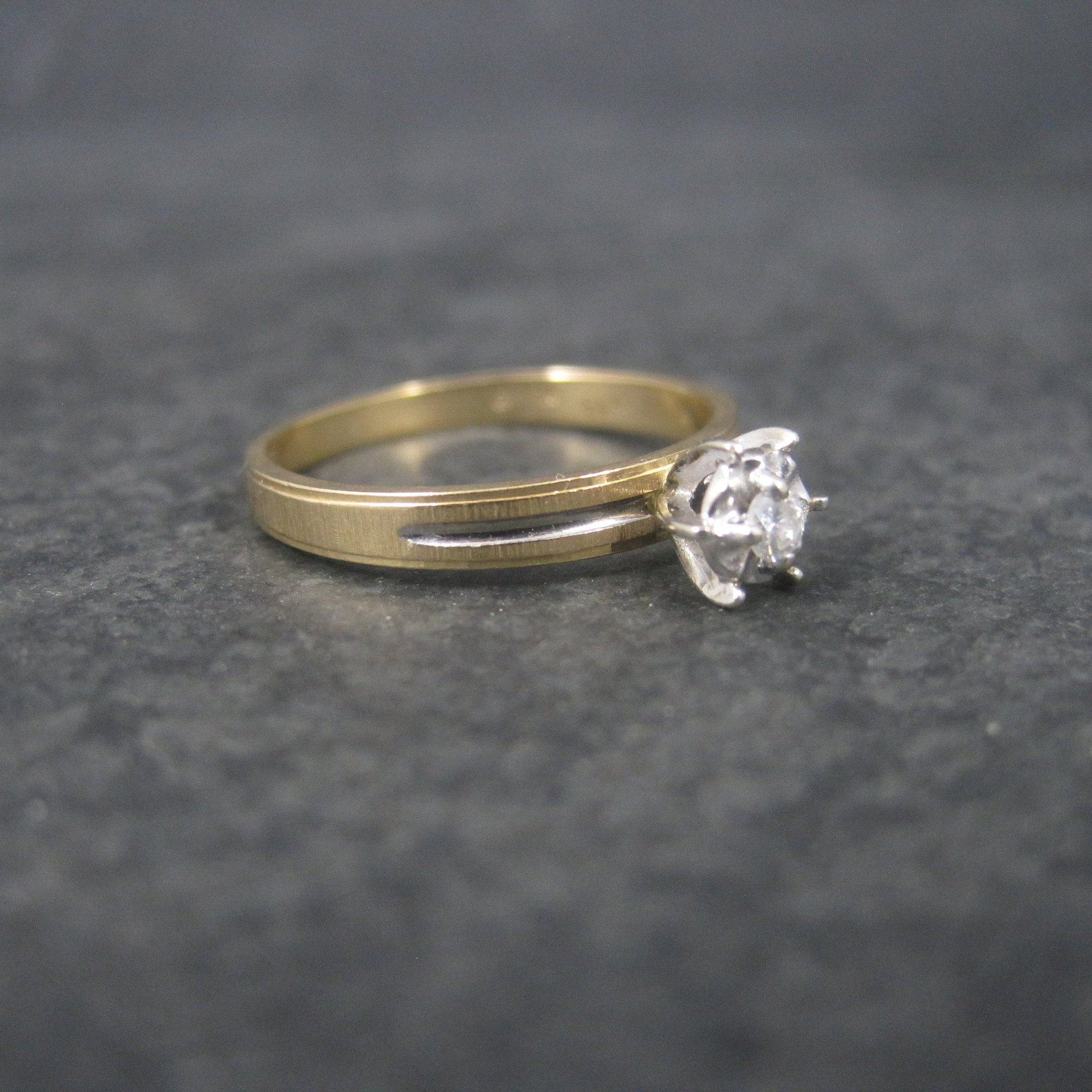 Simple Vintage 10K Diamond Illusion Solitaire Engagement Ring Size 6
