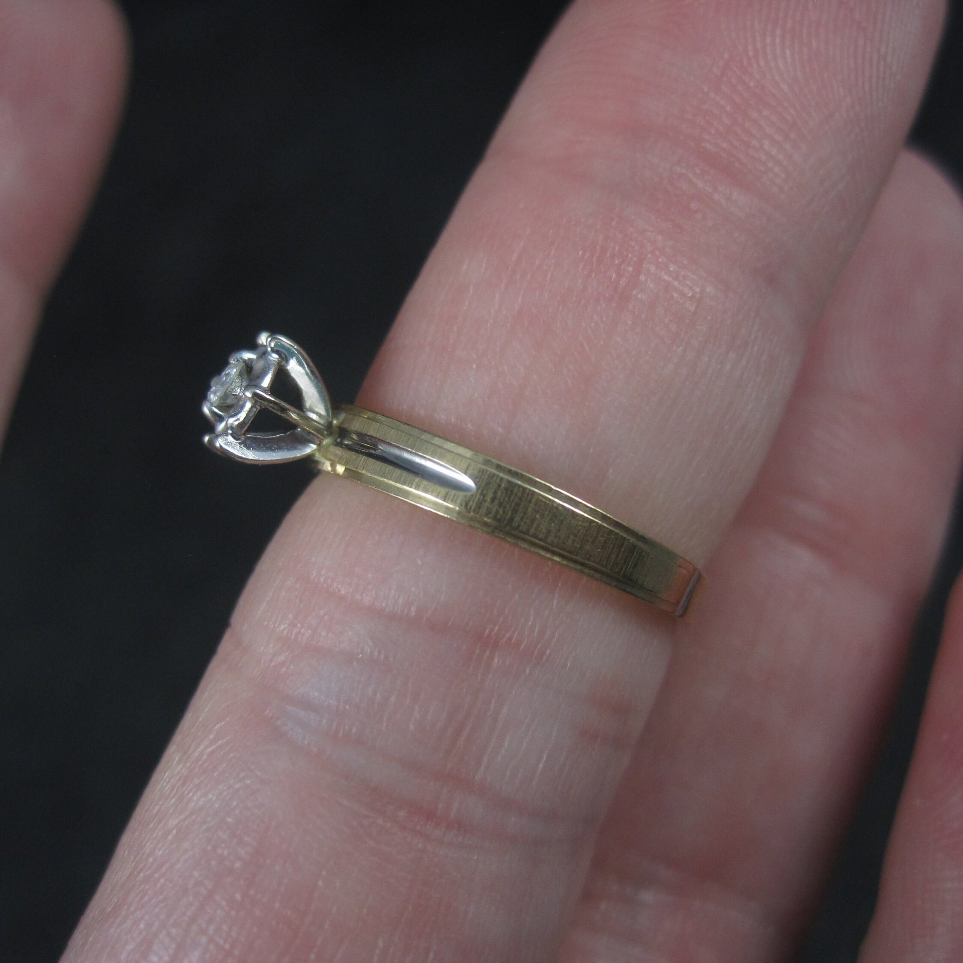 Simple Vintage 10K Diamond Illusion Solitaire Engagement Ring Size 6