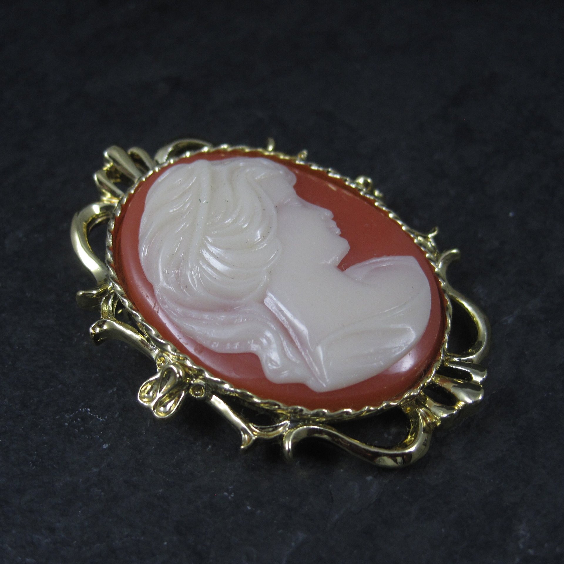 Large Vintage Cameo Brooch Gerrys - New Old Stock
