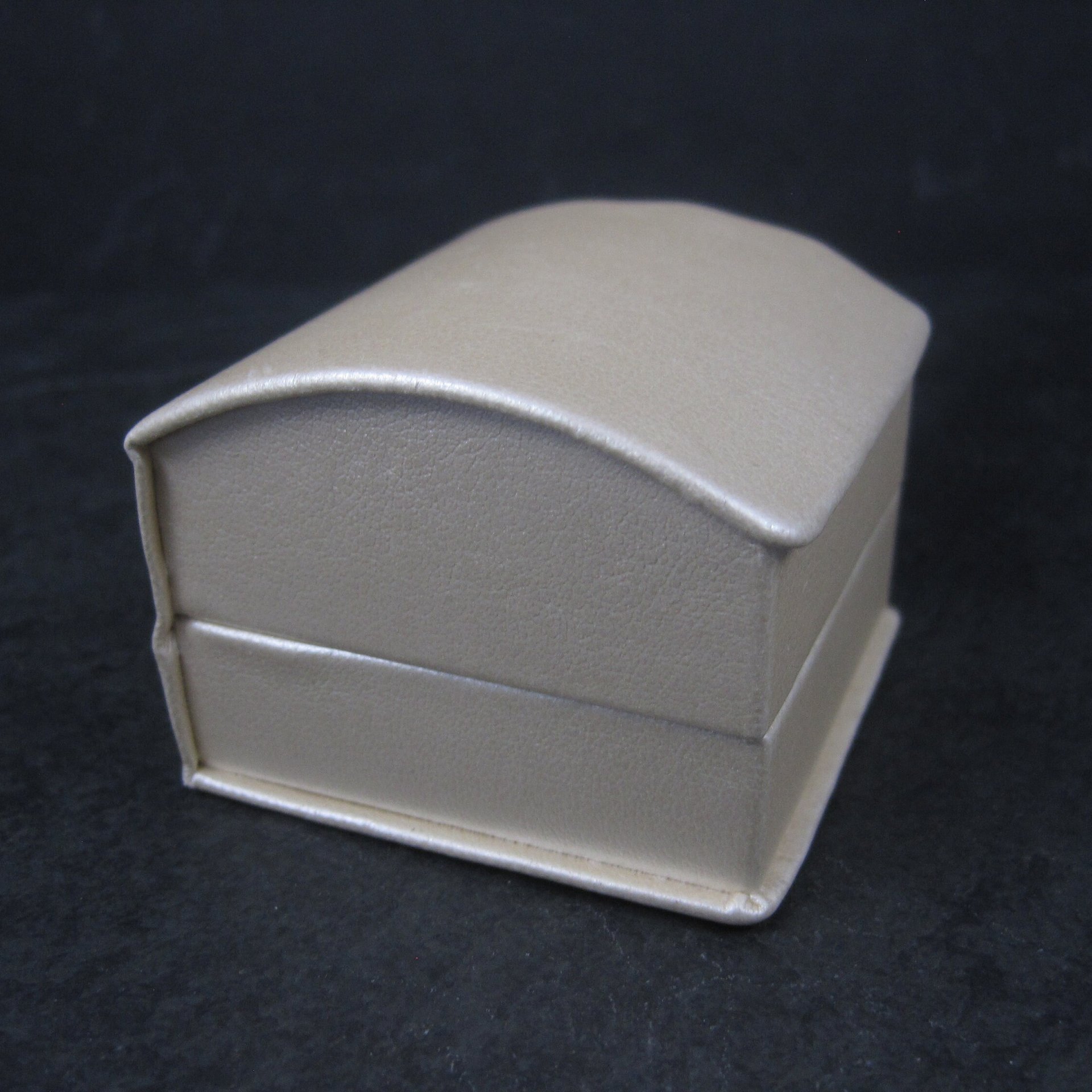 Iridescent Pearl Engagement Ring Box